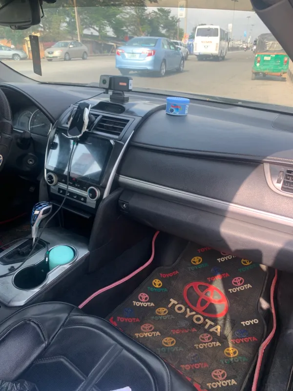 Toyota Camry SE for rent in Ikeja, photo 4 of 5
